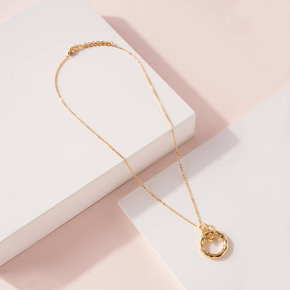 Gold Metal Ring Linked Charm Short Necklace