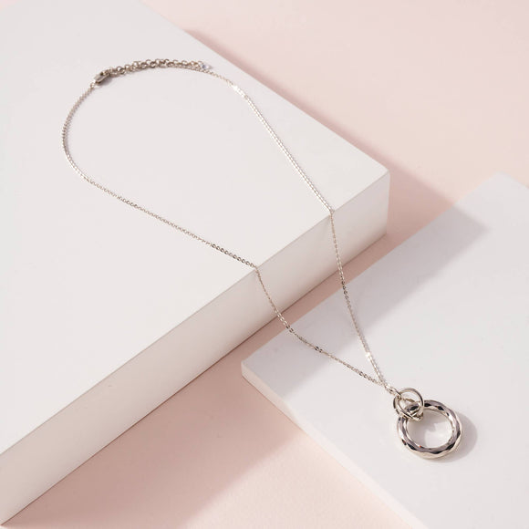 Silver Metal Ring Linked Charm Short Necklace
